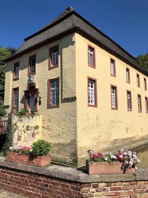 Rommerskirchen Charmante Ferienwohnungen Auf Reitstall Wasserburg Anstel - Ein Ort Zum Wohlfuehlen Und Entspannen מראה חיצוני תמונה